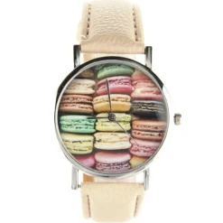 Femme Belle montre femme pas chère gâteaux colorés